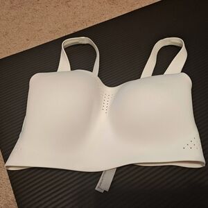 NWOT Victoria Secret Featherweight Max Sports Bra